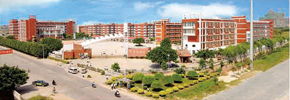 創(chuàng)立子江中學，2004年占地405畝的子江中學竣工使用。